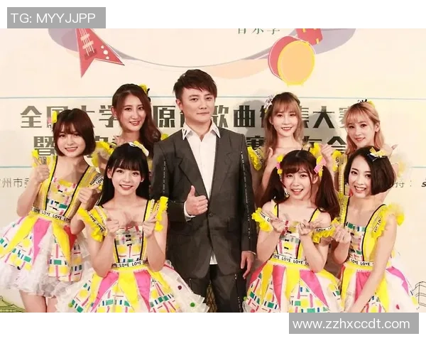 足球巨星跨界才艺展示 球场外的吉他弹唱与音乐梦想