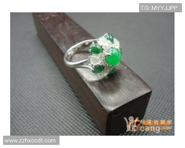 足球球星佩戴耳钉的价格揭秘了解奢华配饰背后的价值与品牌